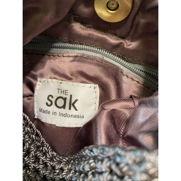 The Sak Pewter Gray Metallic Crochet Crossbody Small Shoulder Bag Boho Purse - Picture 5 of 9